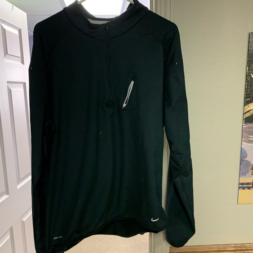 Men’s Nike dri-fit sweatshirt.